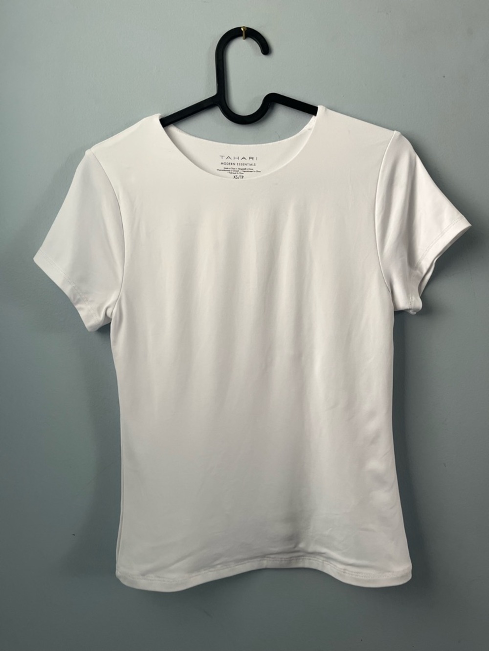 ✨ 3/$30 Tahari White Short Sleeve Crewneck Stretch Minimalist Tee Size XS